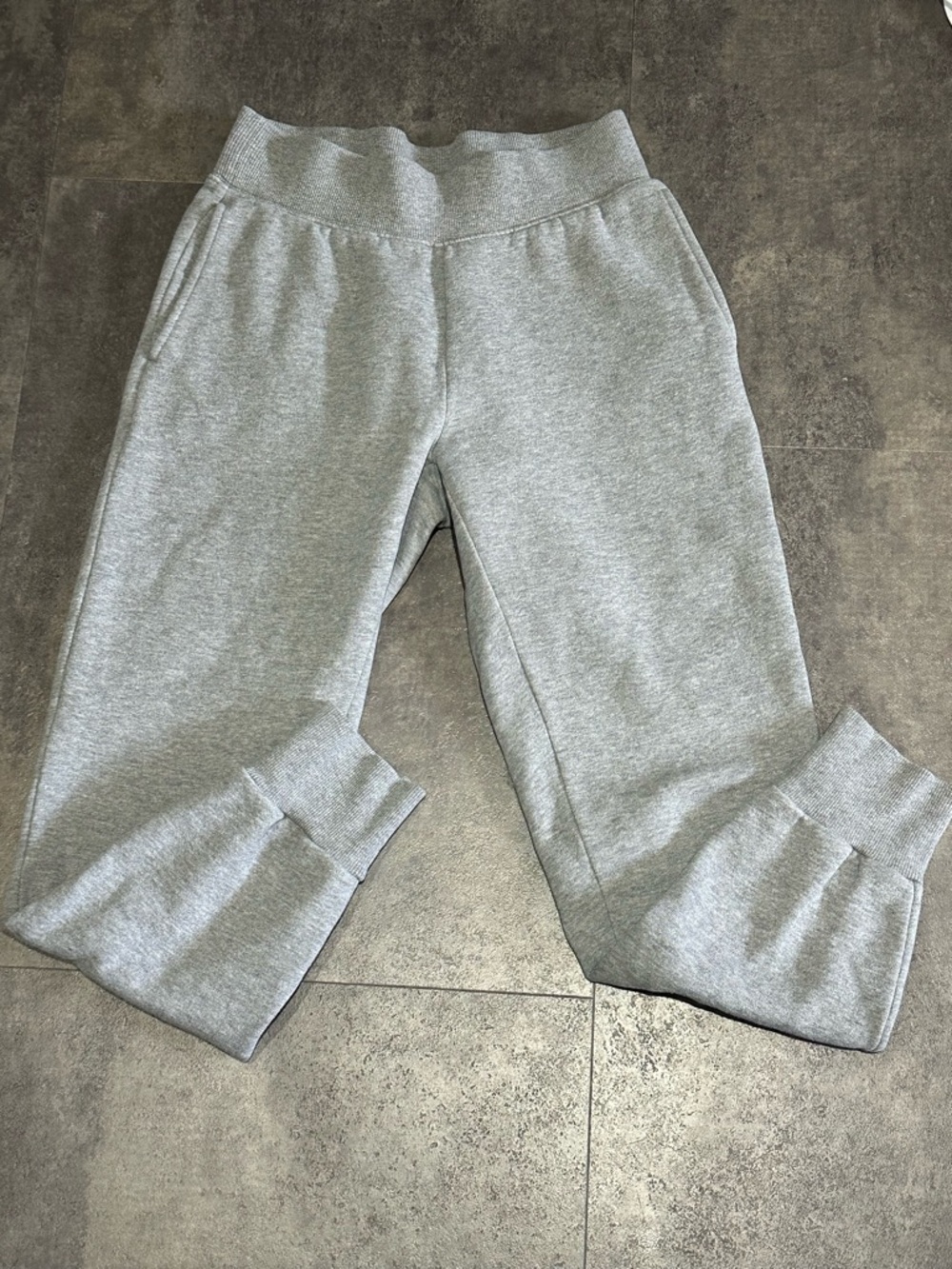 Aritzia Gray Women's joggers, cuffed bottoms